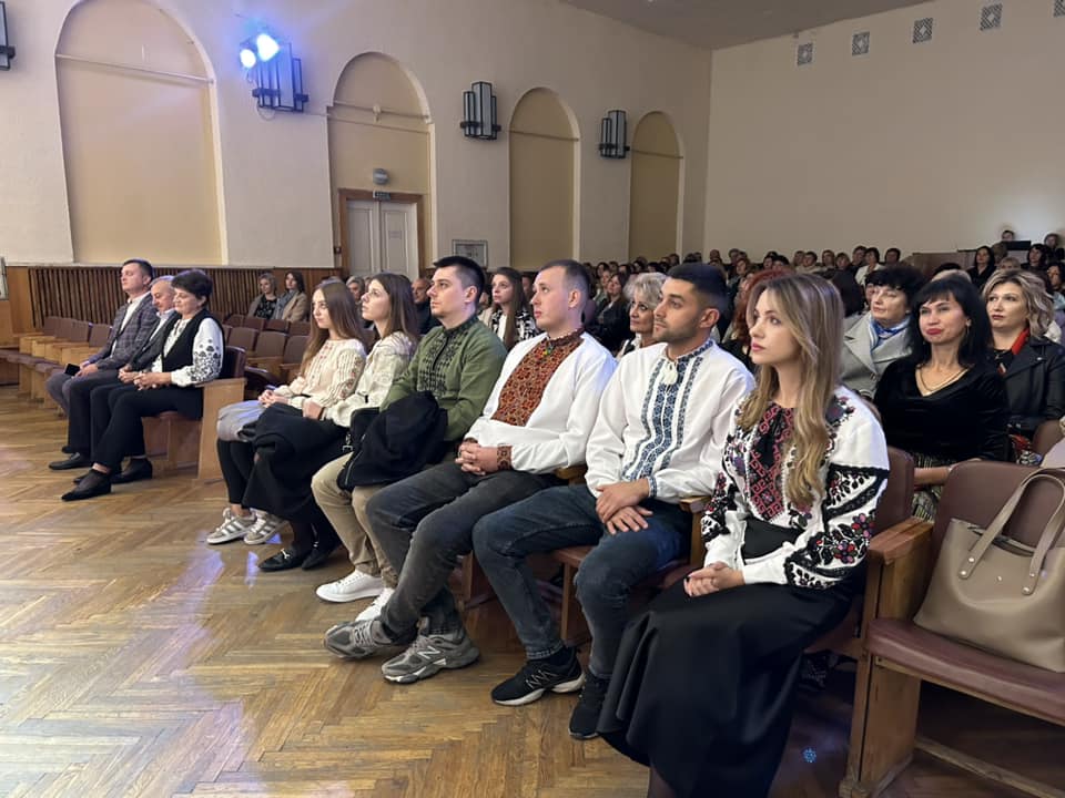 Голова Великоберезовицької громади привітав освітян з Днем вчителя